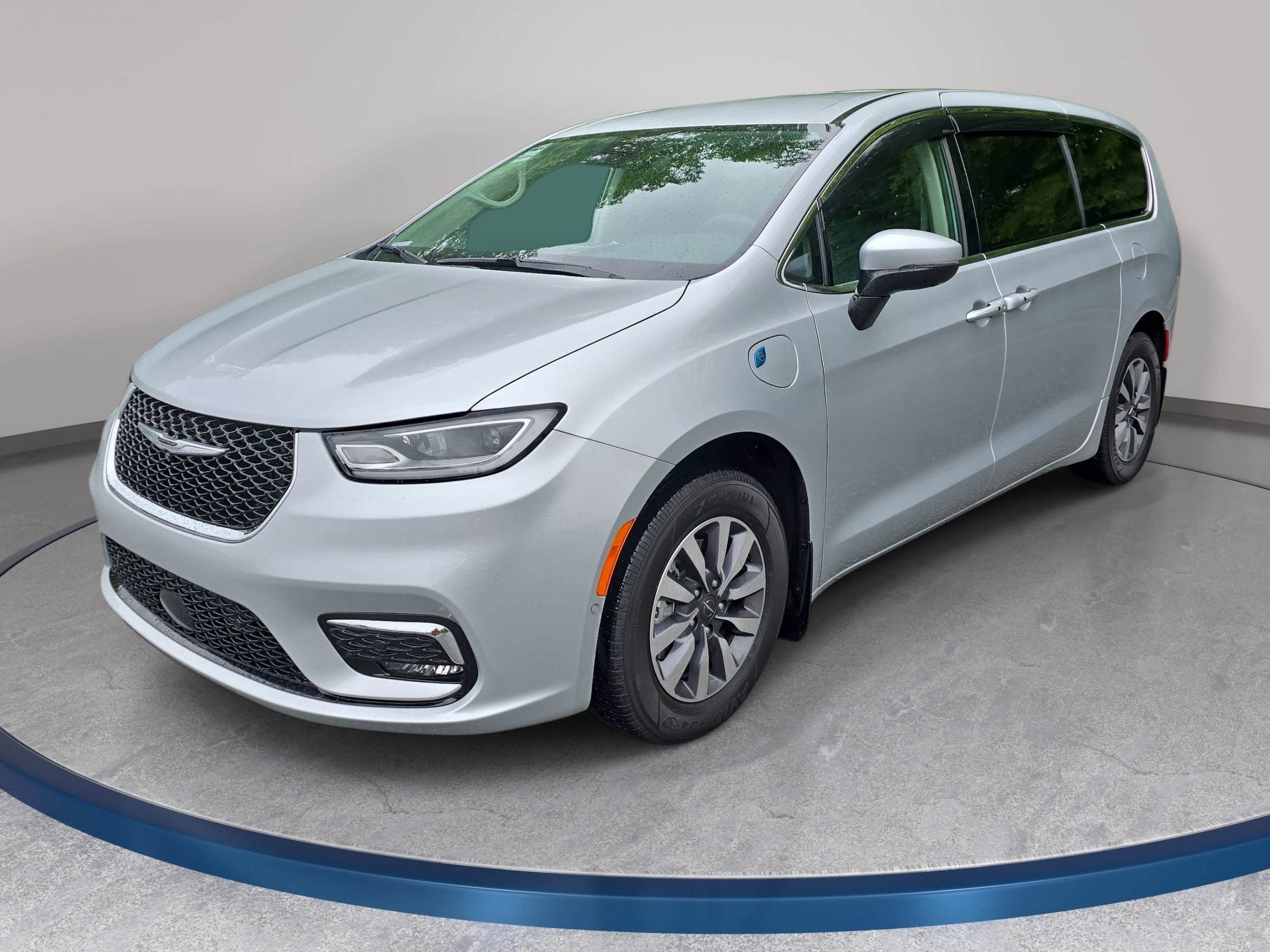 2023 Chrysler Pacifica Hybrid Touring L Hybrid's photo