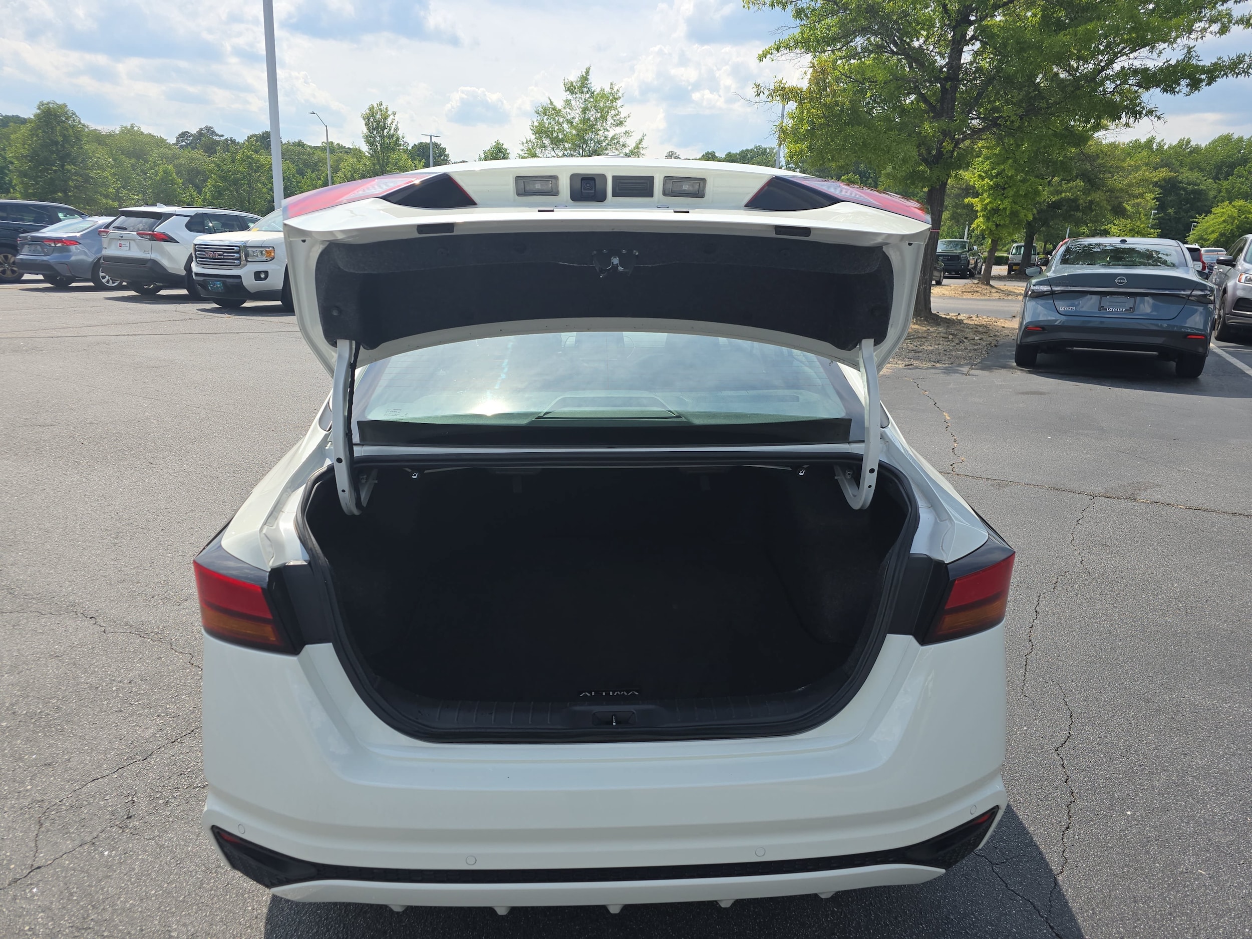 2025 Nissan Altima SV - Photo 13