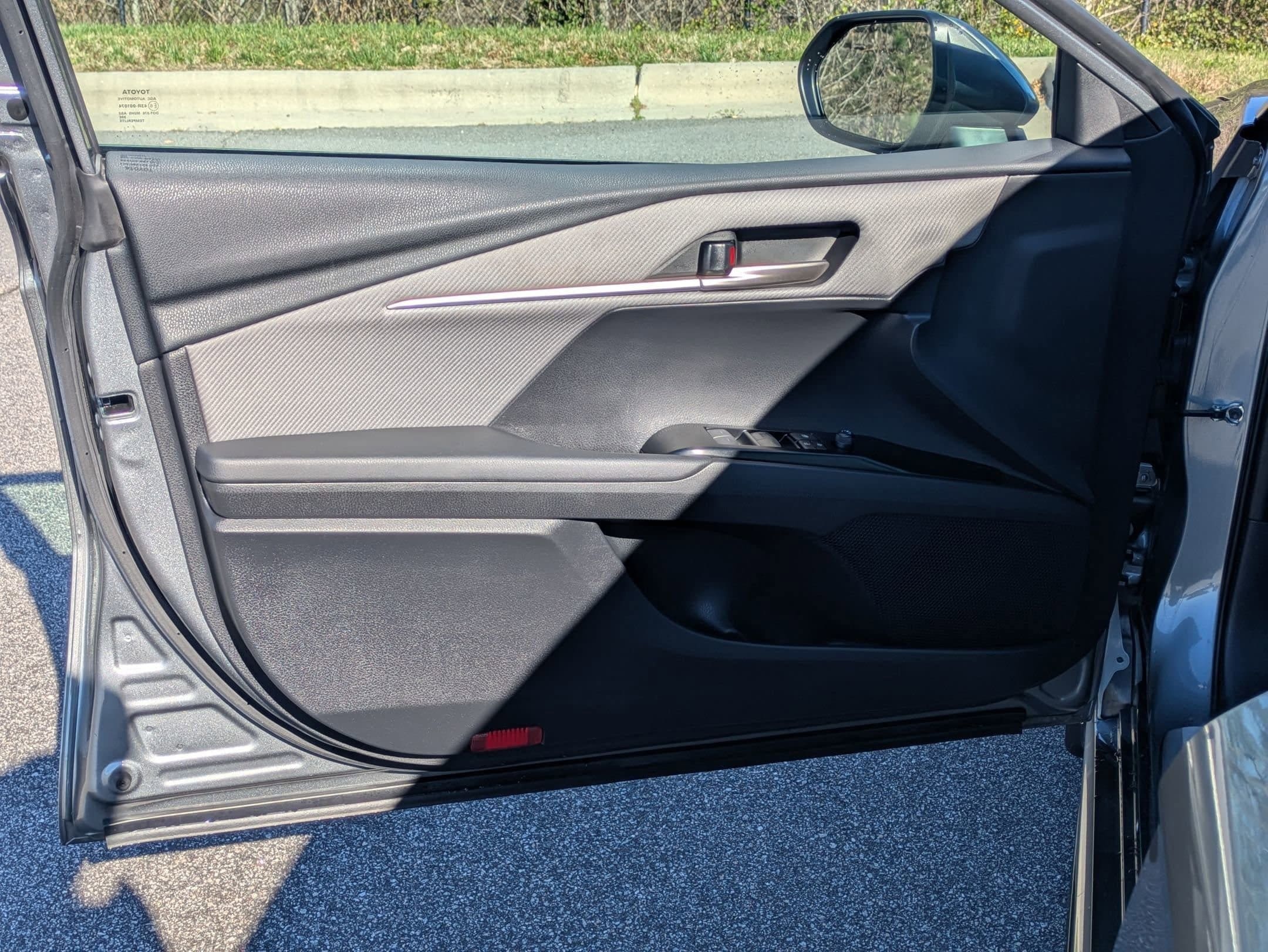 2025 Toyota Camry SE - Photo 18