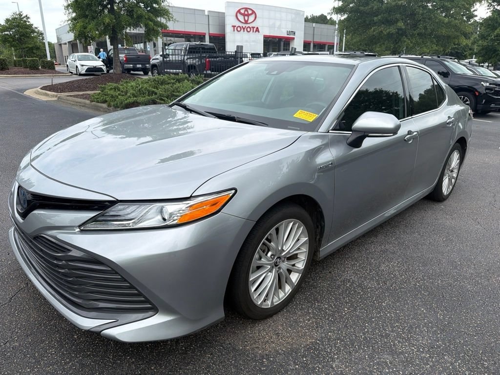 Used 2020 Toyota Camry Hybrid XLE Sedan