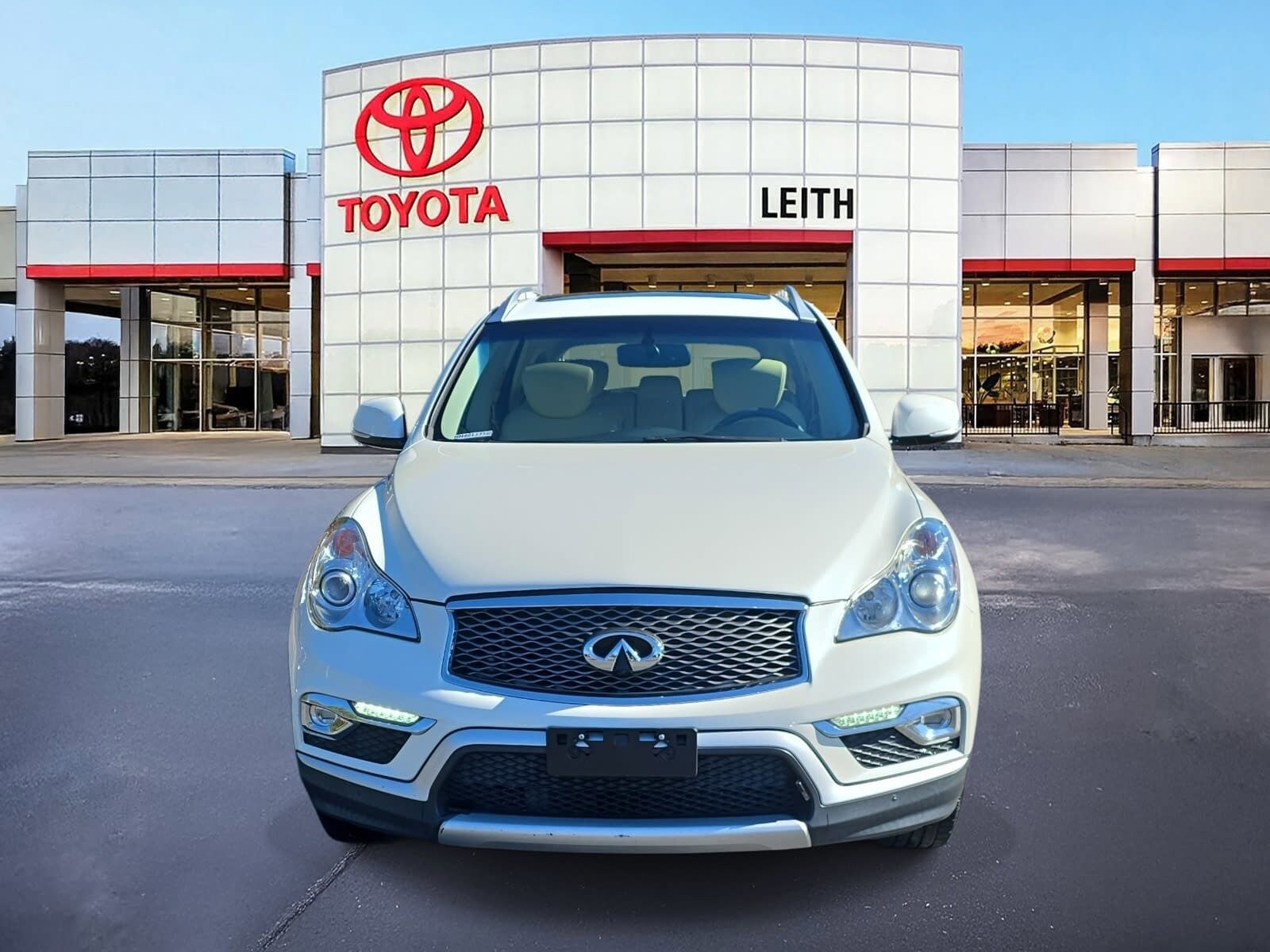 2017 Infiniti QX50 Base photo 2