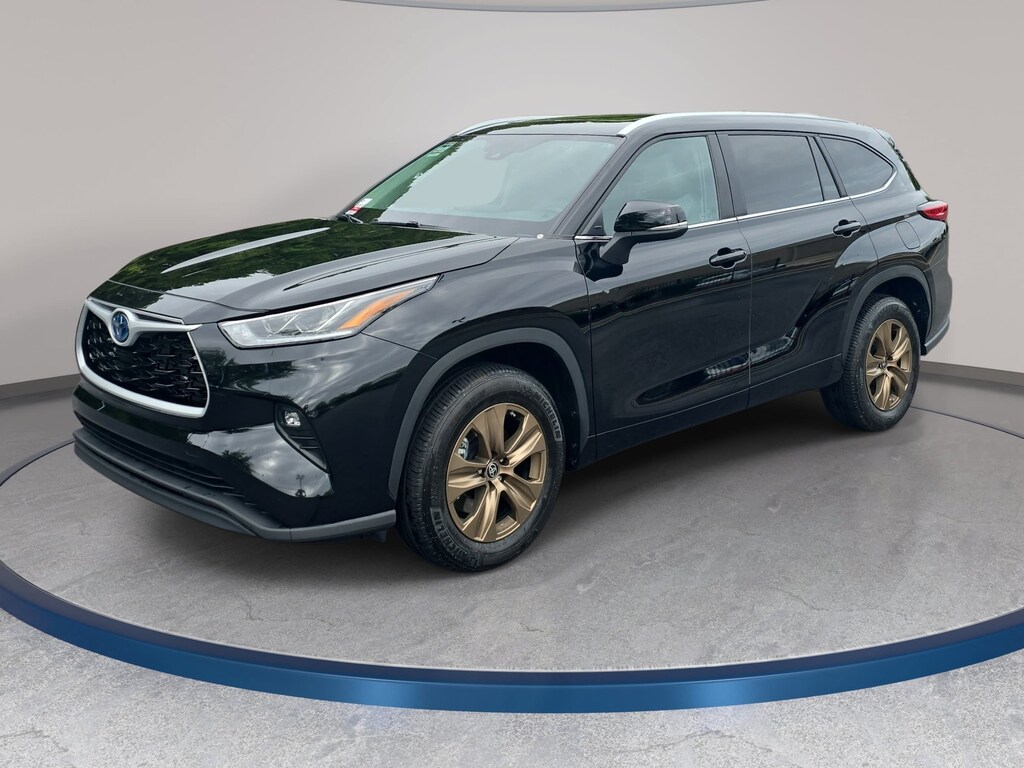 Used 2023 Toyota Highlander Hybrid XLE Bronze SUV
