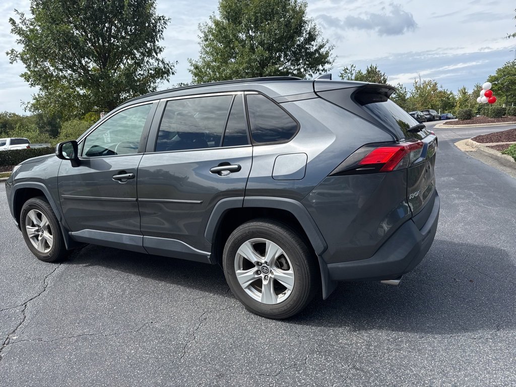 2020 Toyota RAV4 XLE photo 3