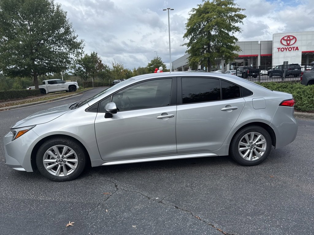 2024 Toyota Corolla Hybrid LE photo 2
