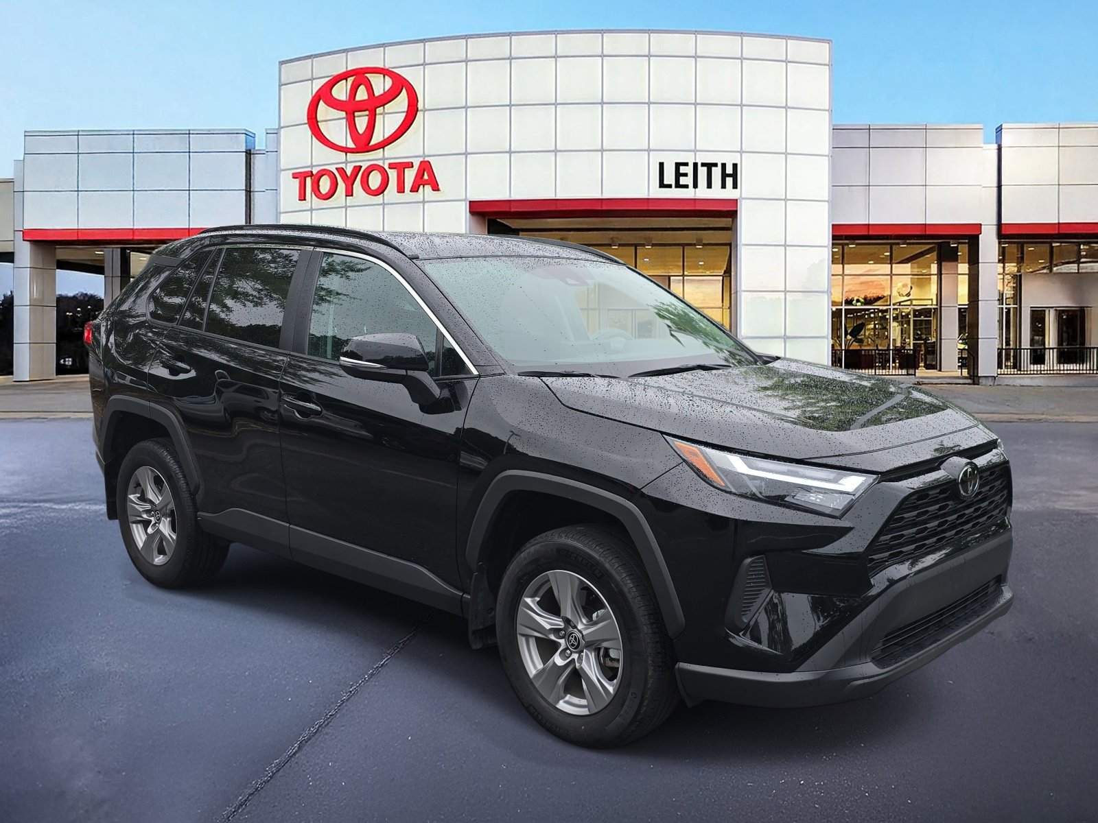 2024 Toyota RAV4 XLE photo 3