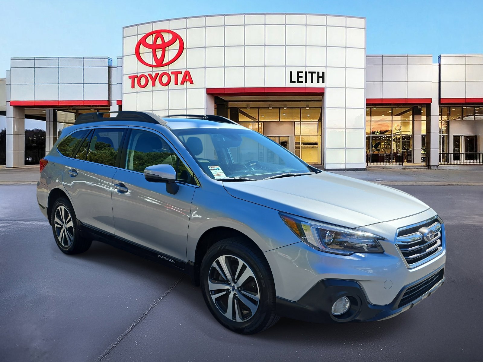 2018 Subaru Outback 2.5i Limited photo 2