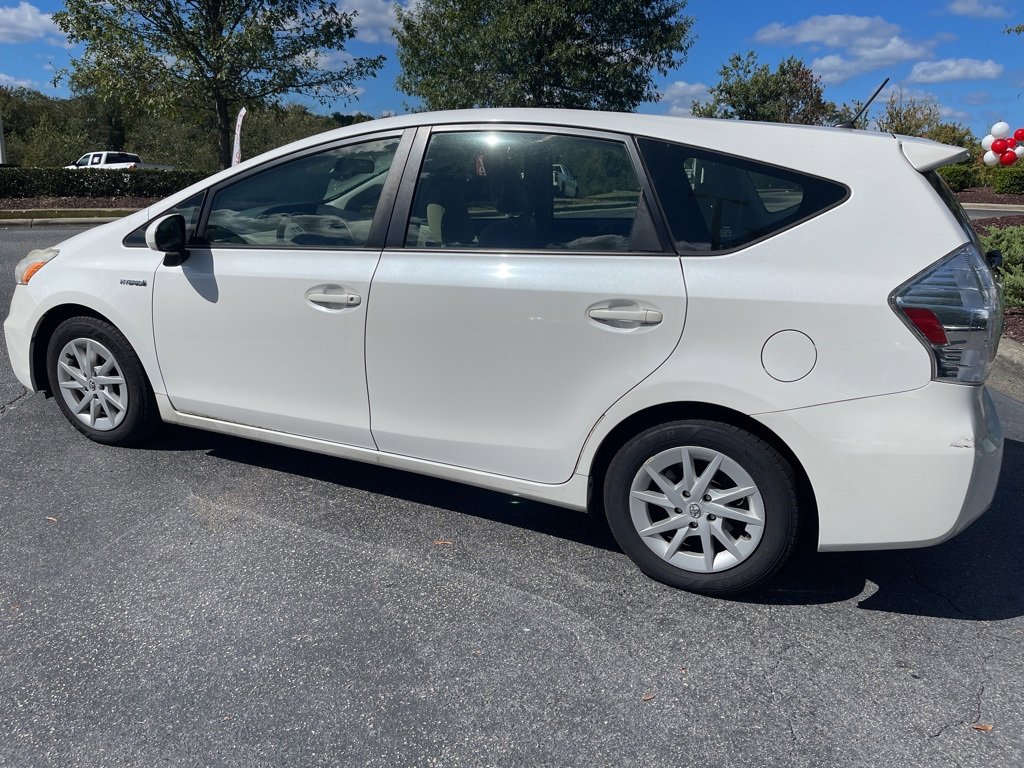2013 Toyota Prius V Five photo 2