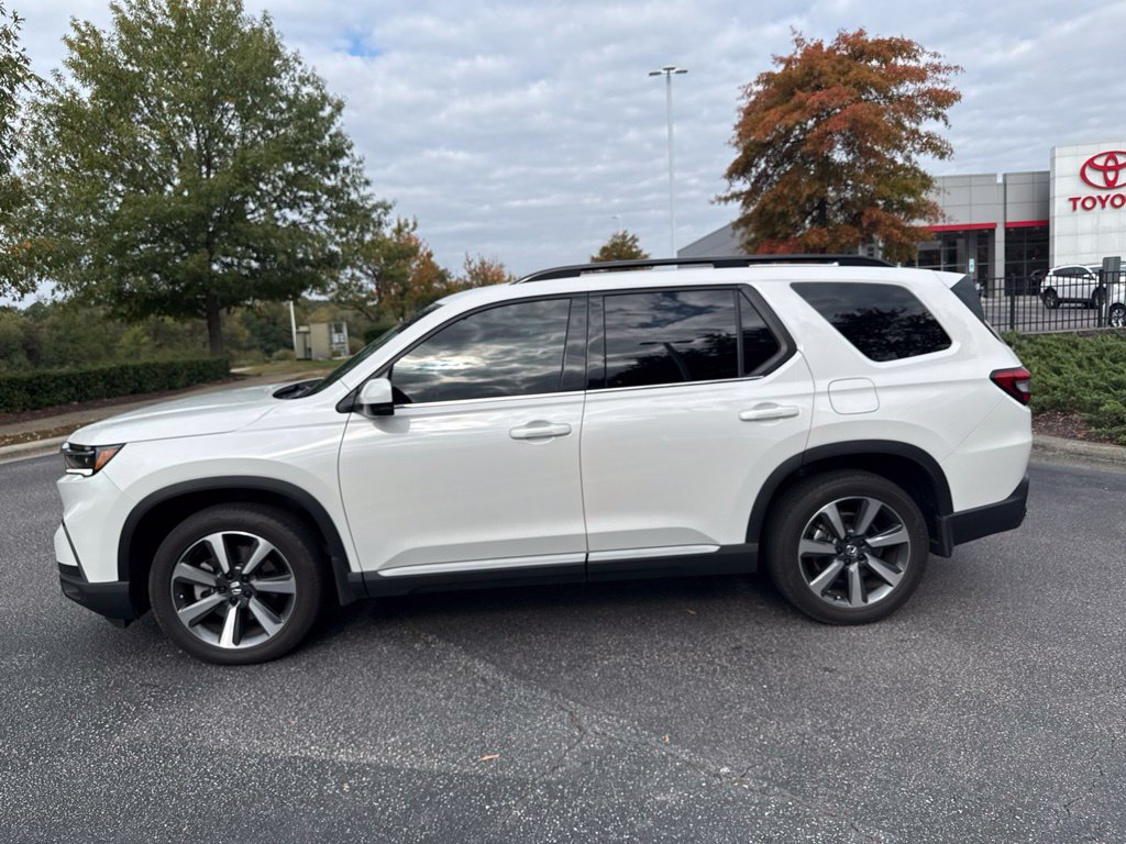 Used 2025 Honda Pilot Elite SUV