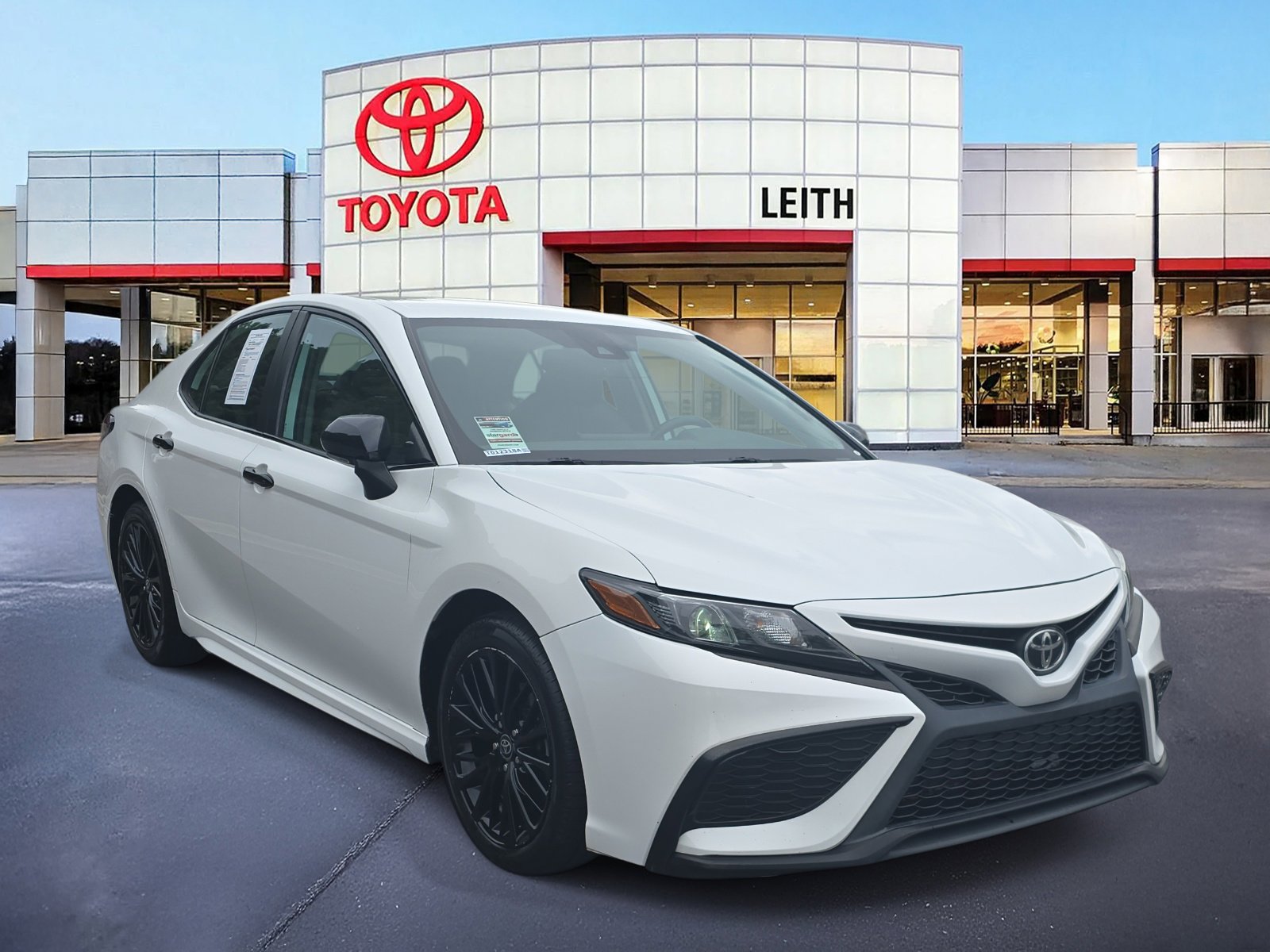 2022 Toyota Camry SE photo 3
