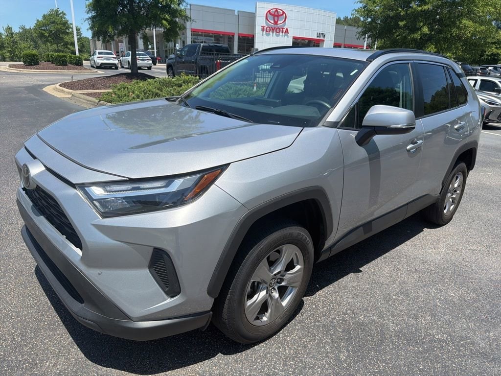 2023 Toyota RAV4 XLE FWD's photo