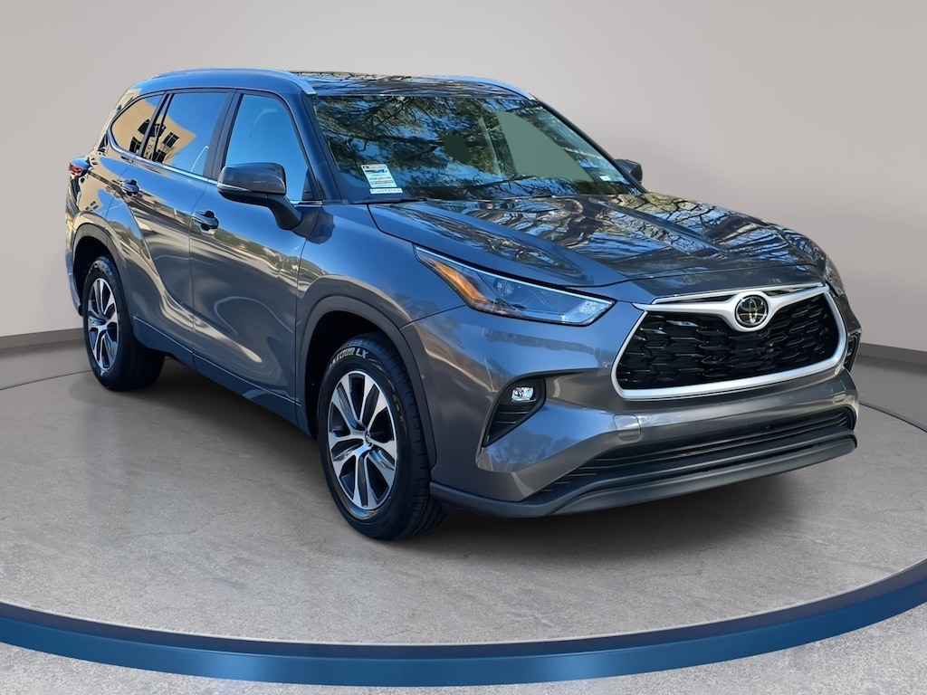 Used 2024 Toyota Highlander LE SUV