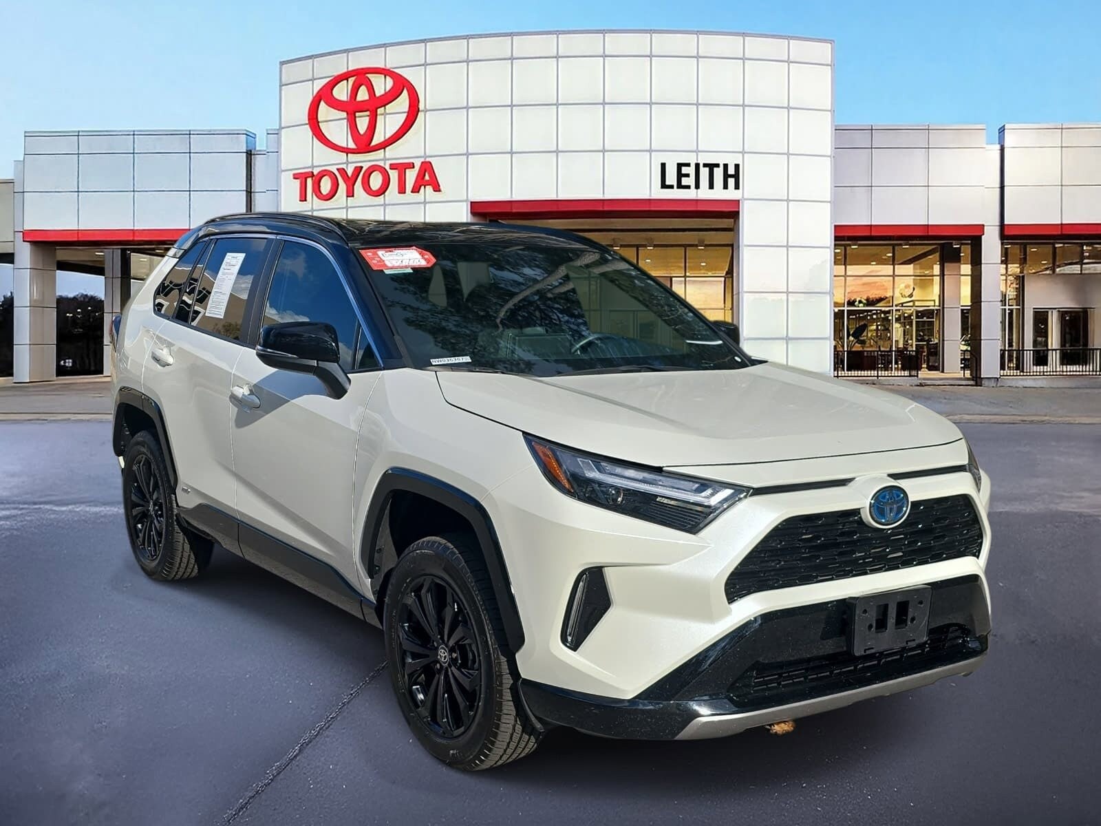 2022 Toyota RAV4 Hybrid XSE photo 2