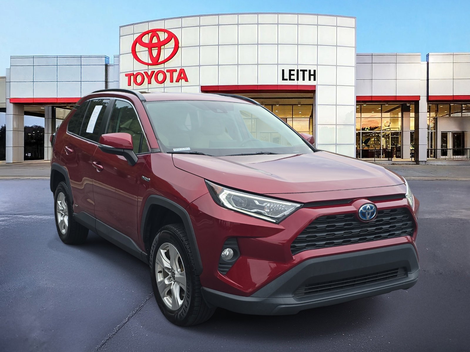 2021 Toyota RAV4 Hybrid XLE photo 3