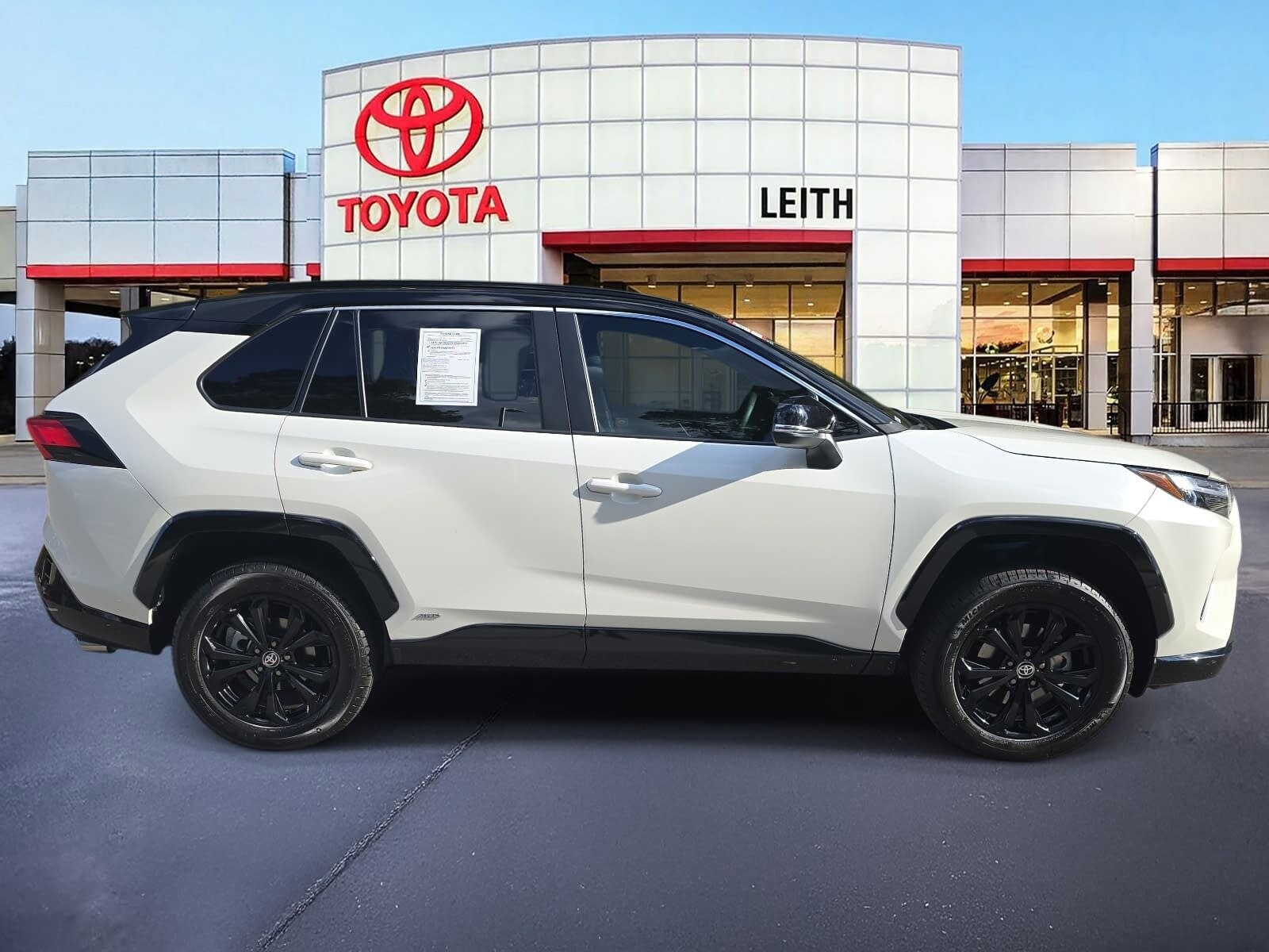 2022 Toyota RAV4 Hybrid XSE photo 3