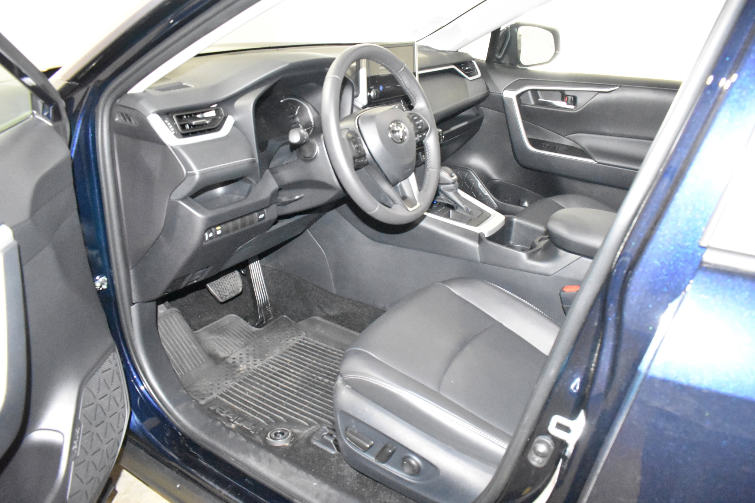 2025 Toyota RAV4 XLE Premium - Photo 21