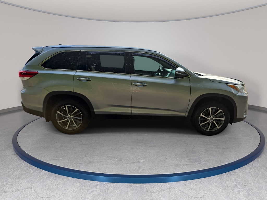 Used 2019 Toyota Highlander XLE V6 SUV