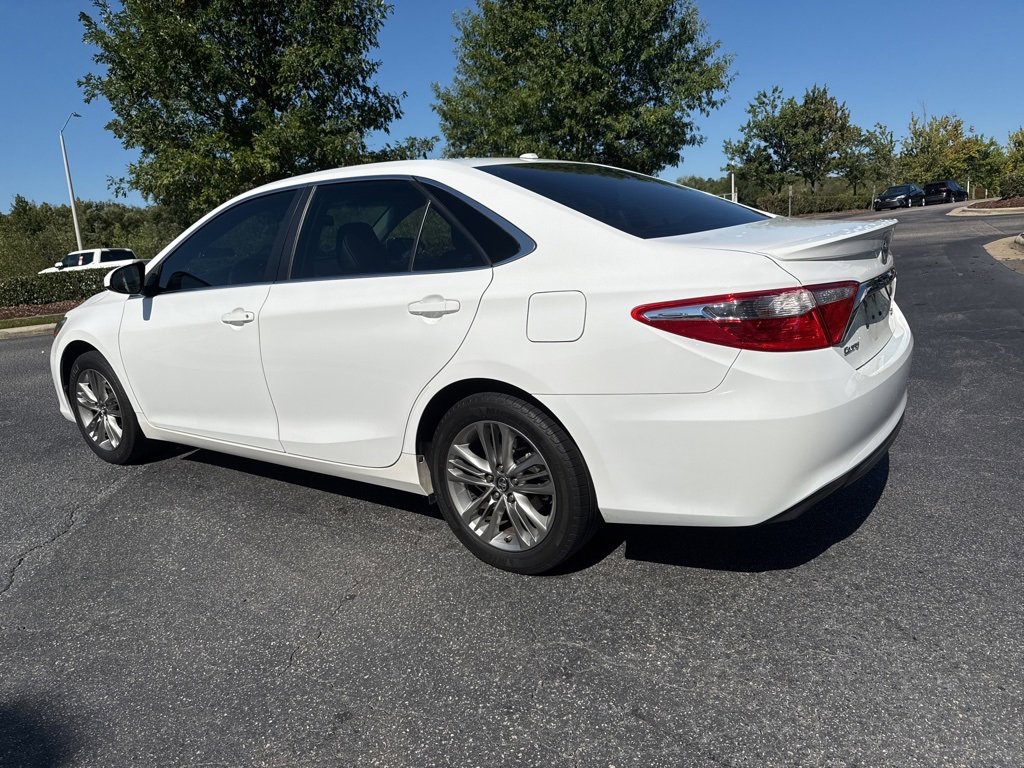 2017 Toyota Camry SE photo 3