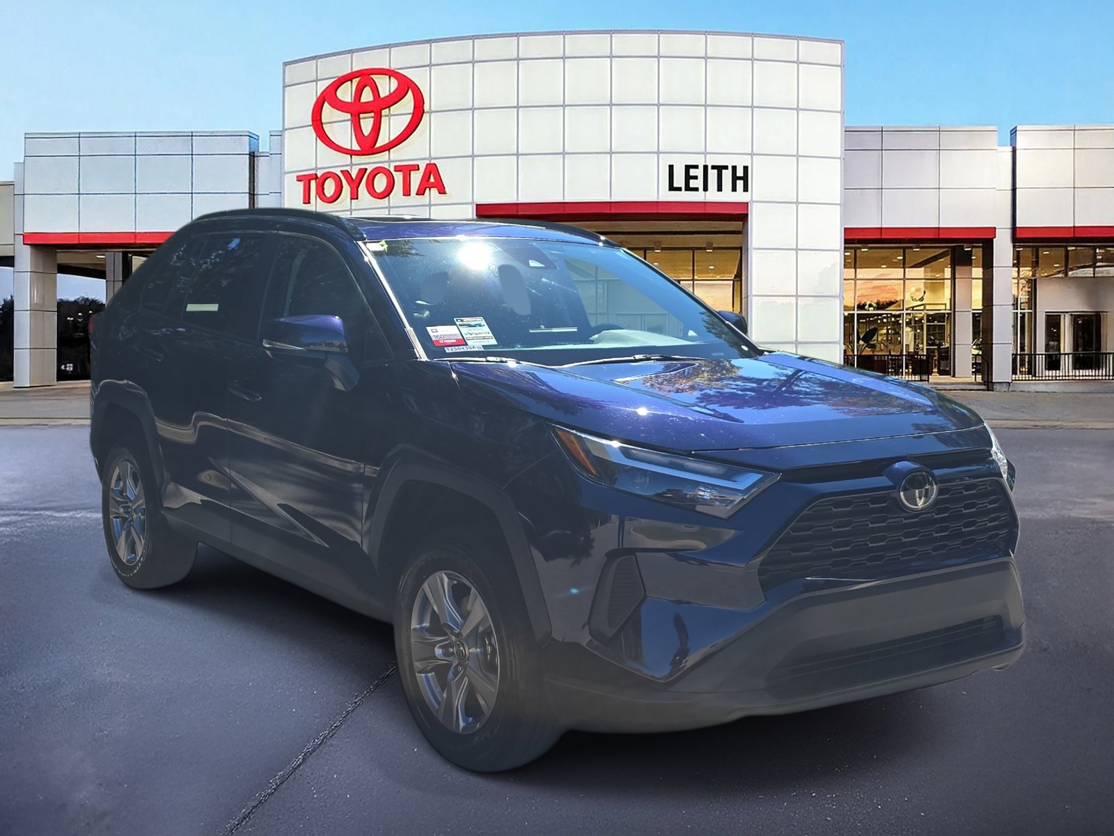 2023 Toyota RAV4 XLE photo 3