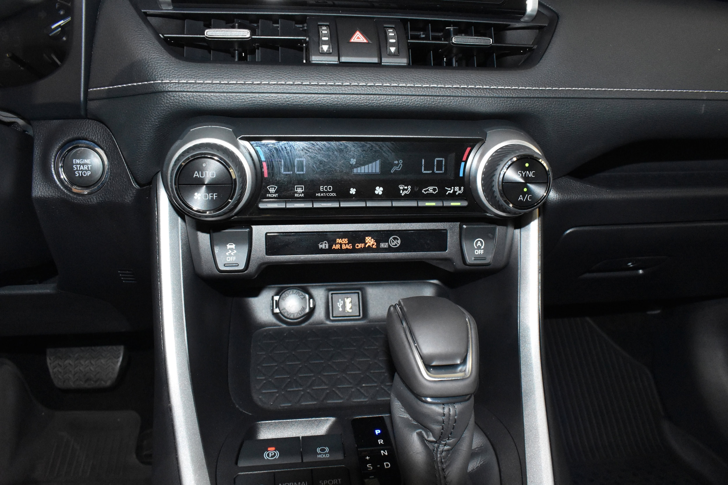 2025 Toyota RAV4 XLE Premium - Photo 18