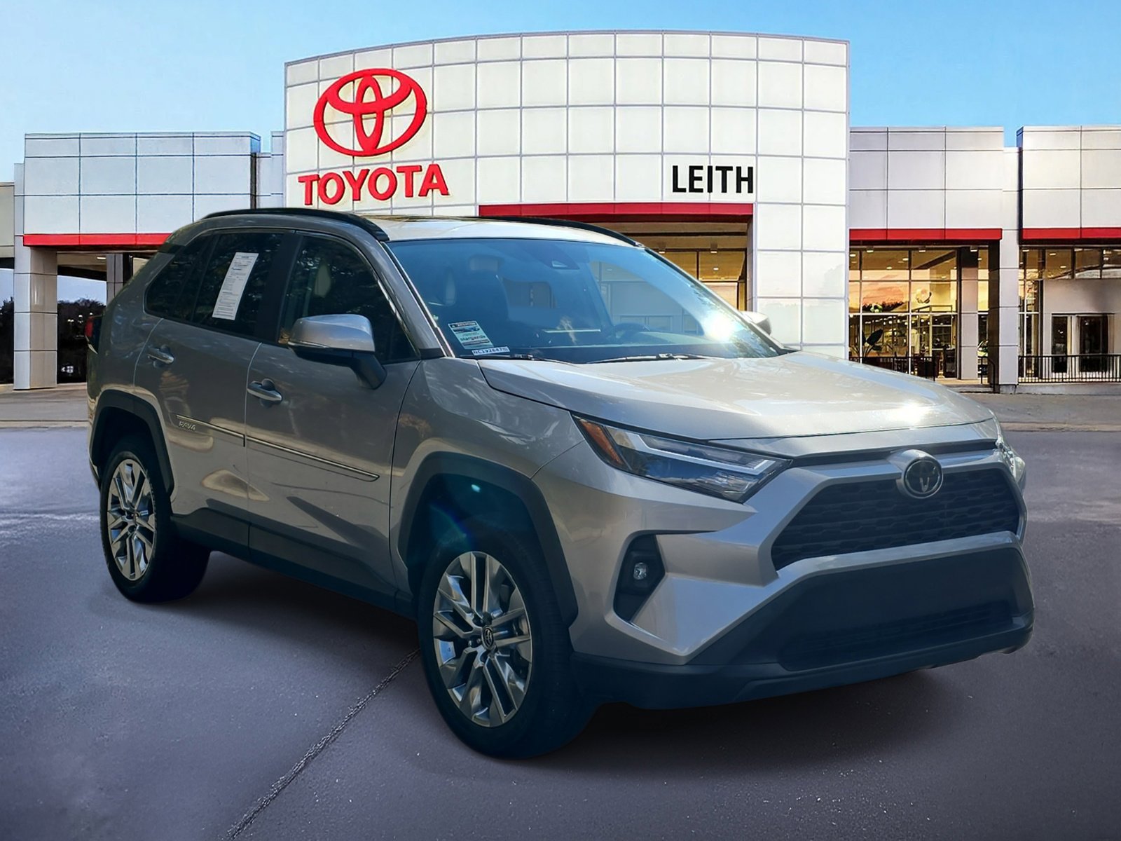 2022 Toyota RAV4 XLE Premium photo 2