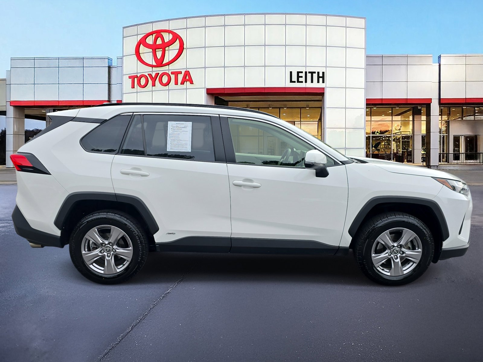 2024 Toyota RAV4 Hybrid XLE photo 2