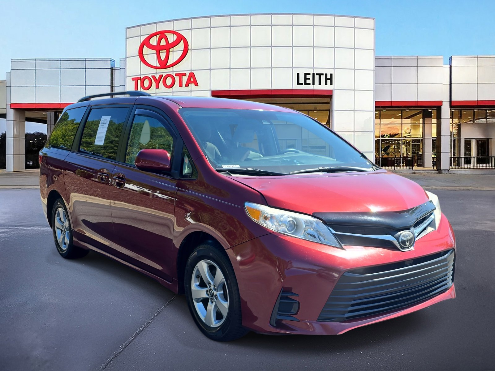 2018 Toyota Sienna LE photo 3