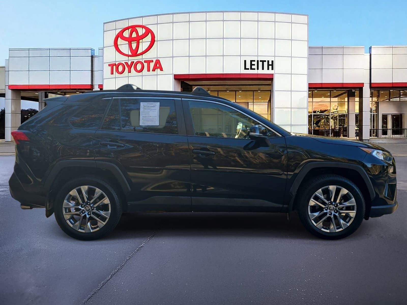 2020 Toyota RAV4 XLE Premium photo 3