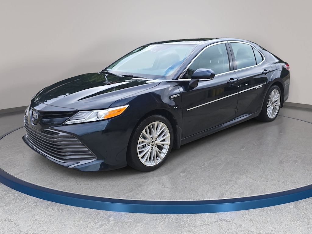 Used 2020 Toyota Camry Hybrid XLE Sedan