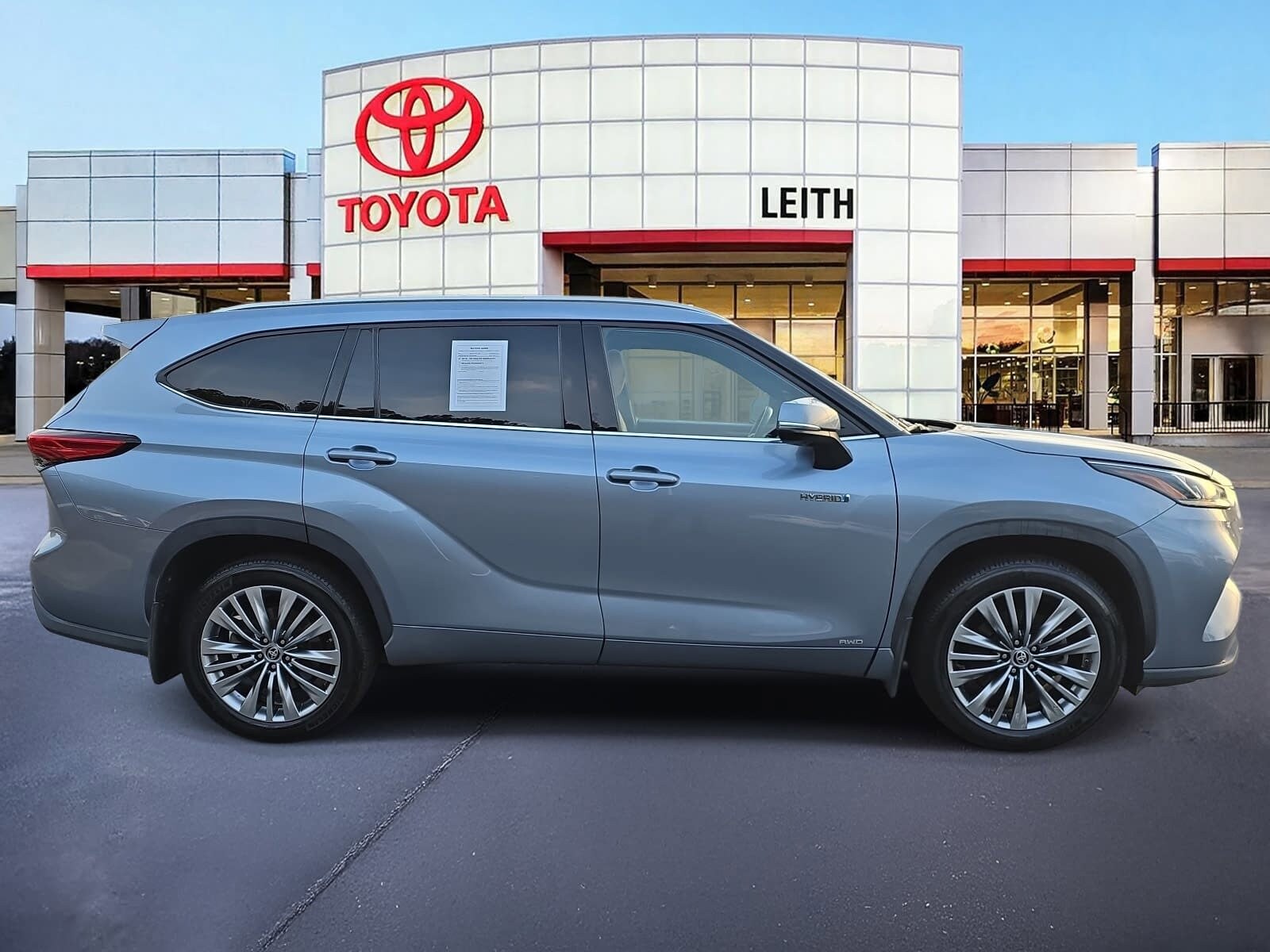 2021 Toyota Highlander Hybrid Platinum photo 4