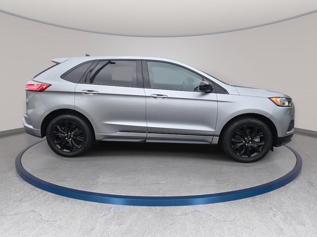 Used 2022 Ford Edge SE SUV