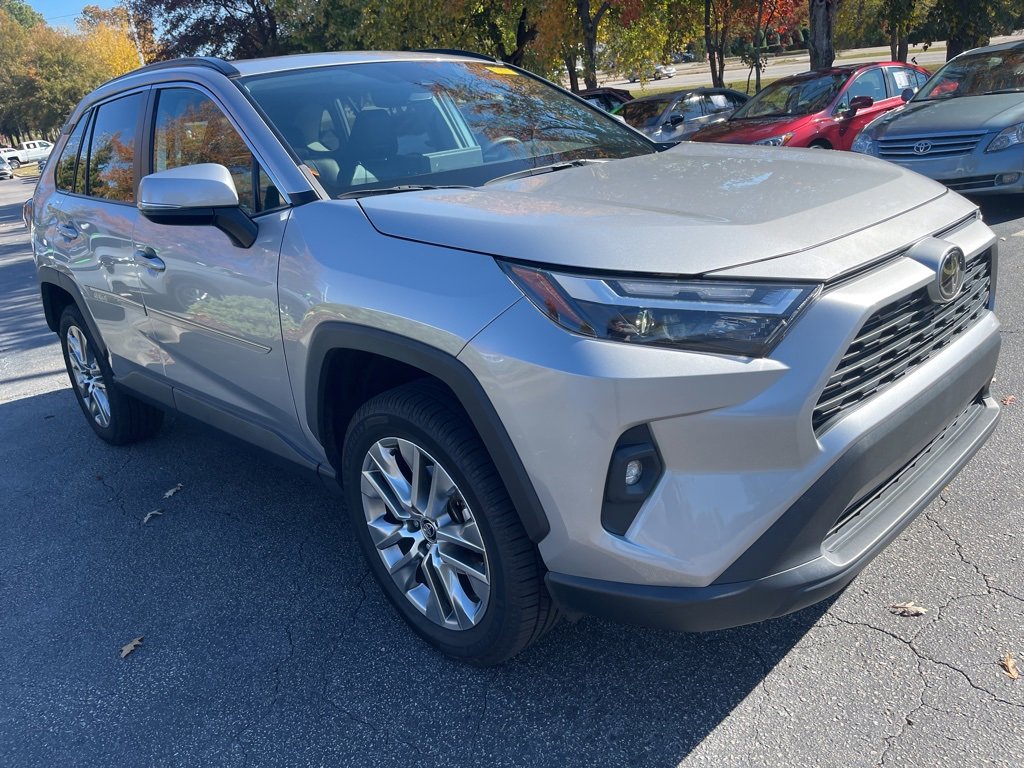 2022 Toyota RAV4 XLE Premium photo 3