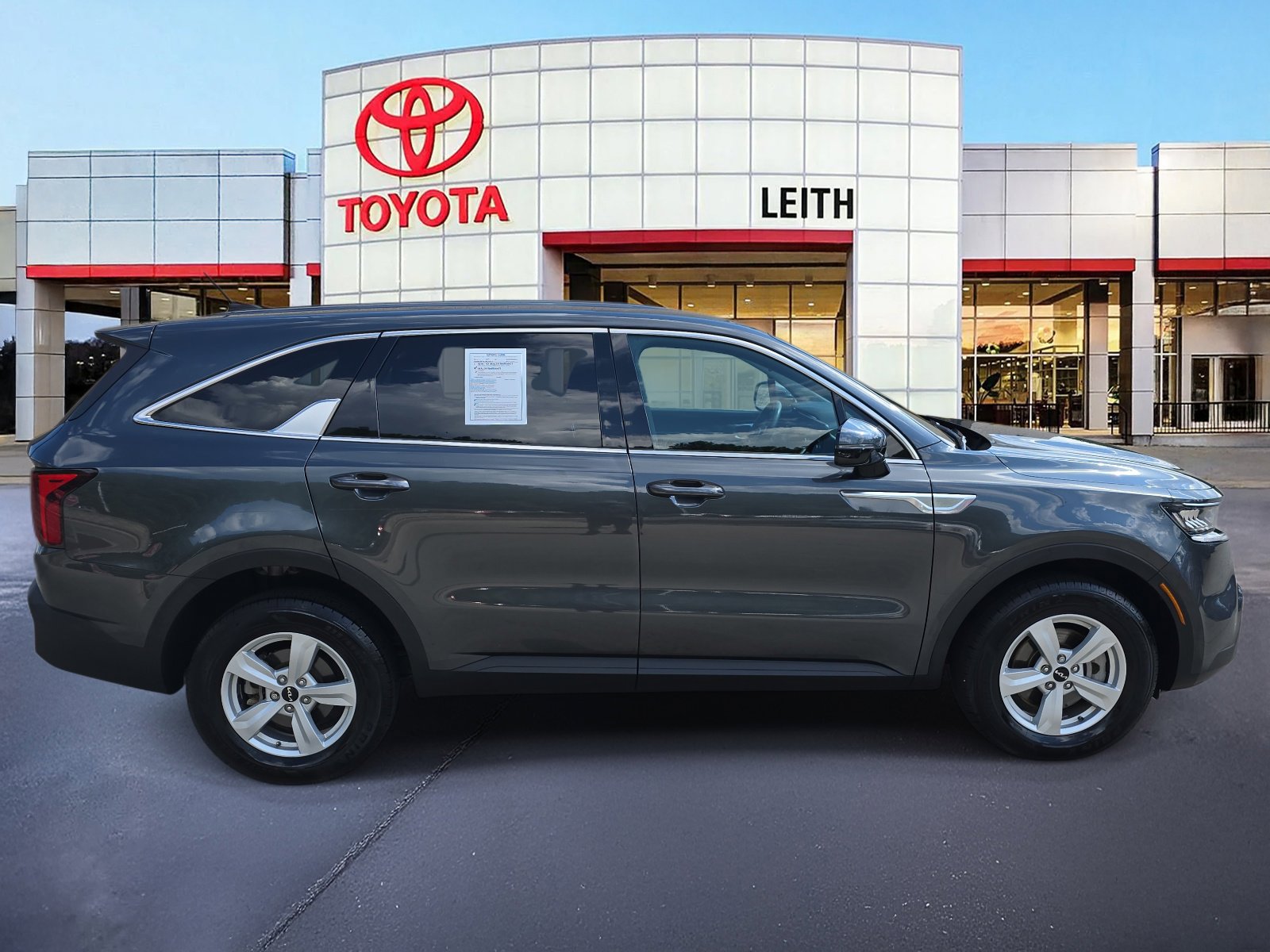 2023 Kia Sorento LX photo 4