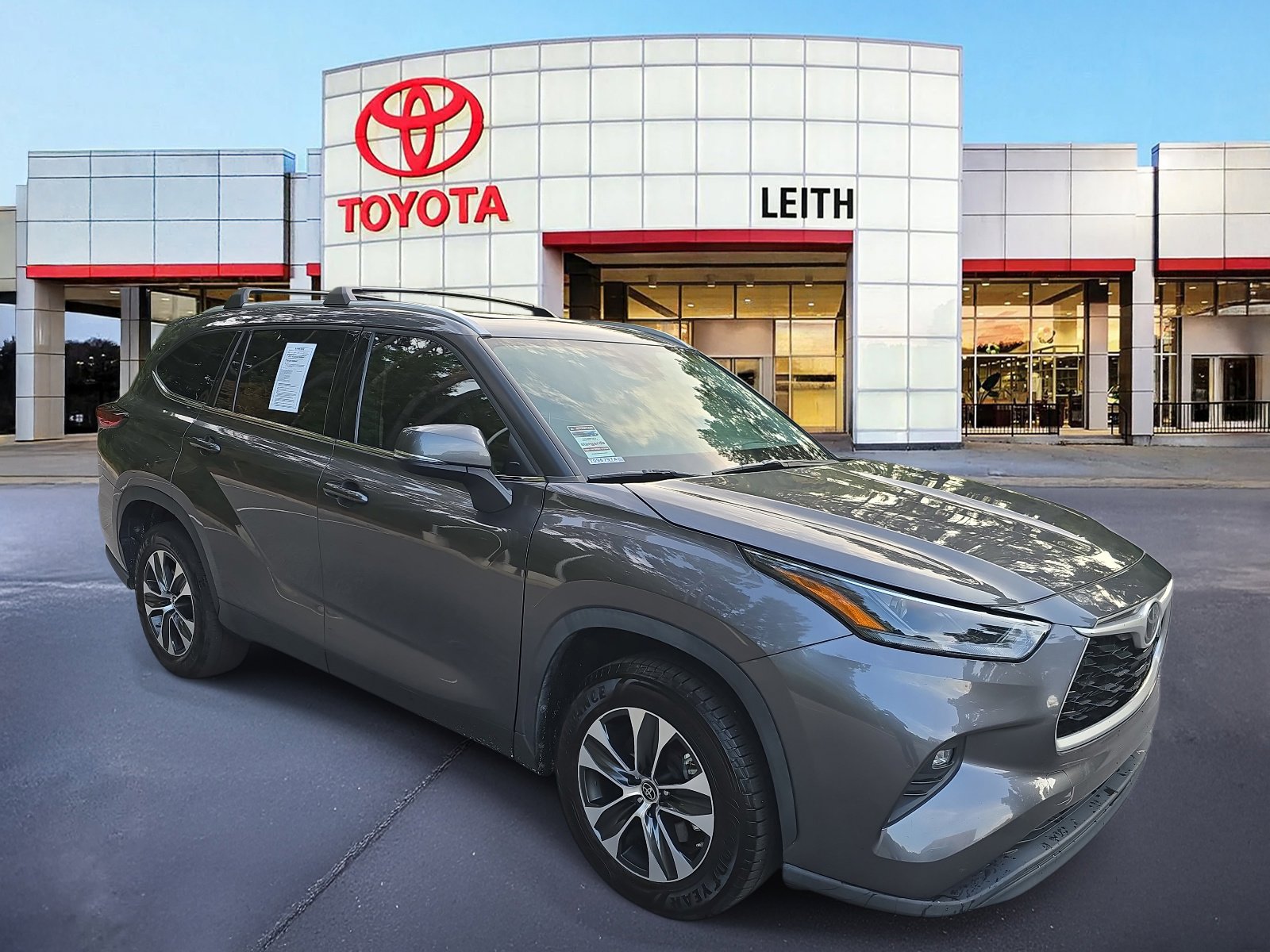 2022 Toyota Highlander XLE photo 3