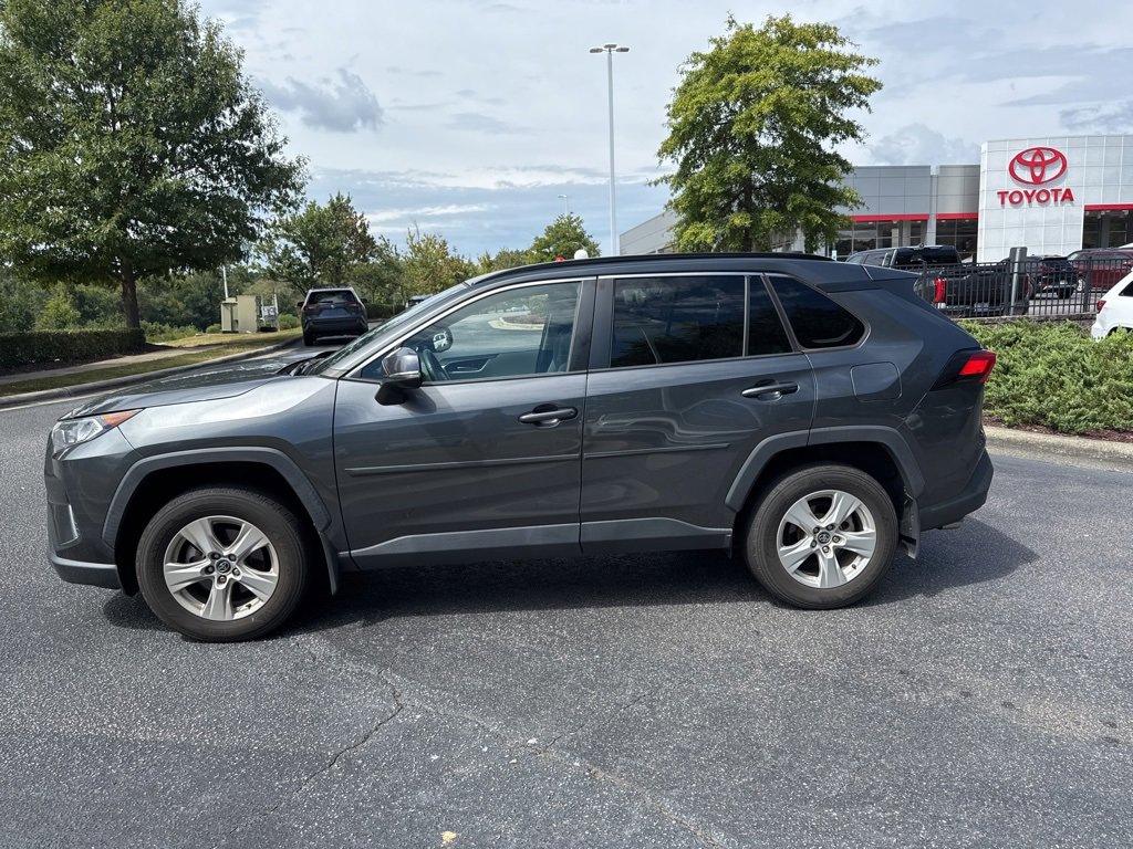 2020 Toyota RAV4 XLE photo 2