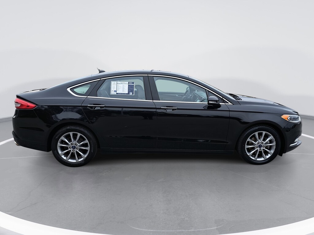 Used 2017 Ford Fusion SE Sedan