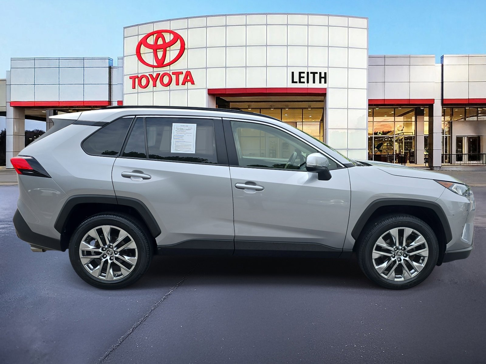 2020 Toyota RAV4 XLE Premium photo 4