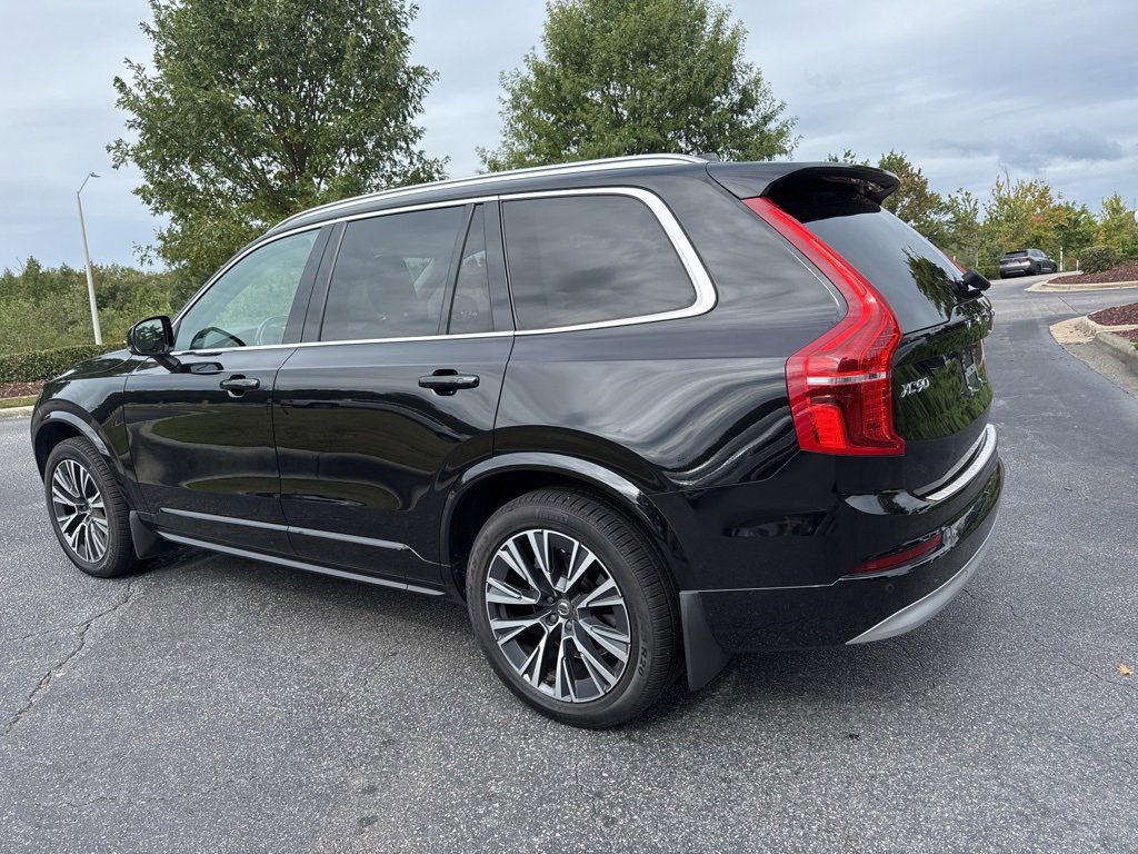 2022 Volvo XC90 T6 AWD Momentum photo 2