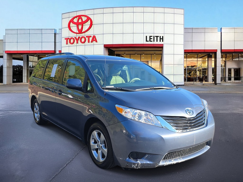 Used 2014 Toyota Sienna LE V6 Van