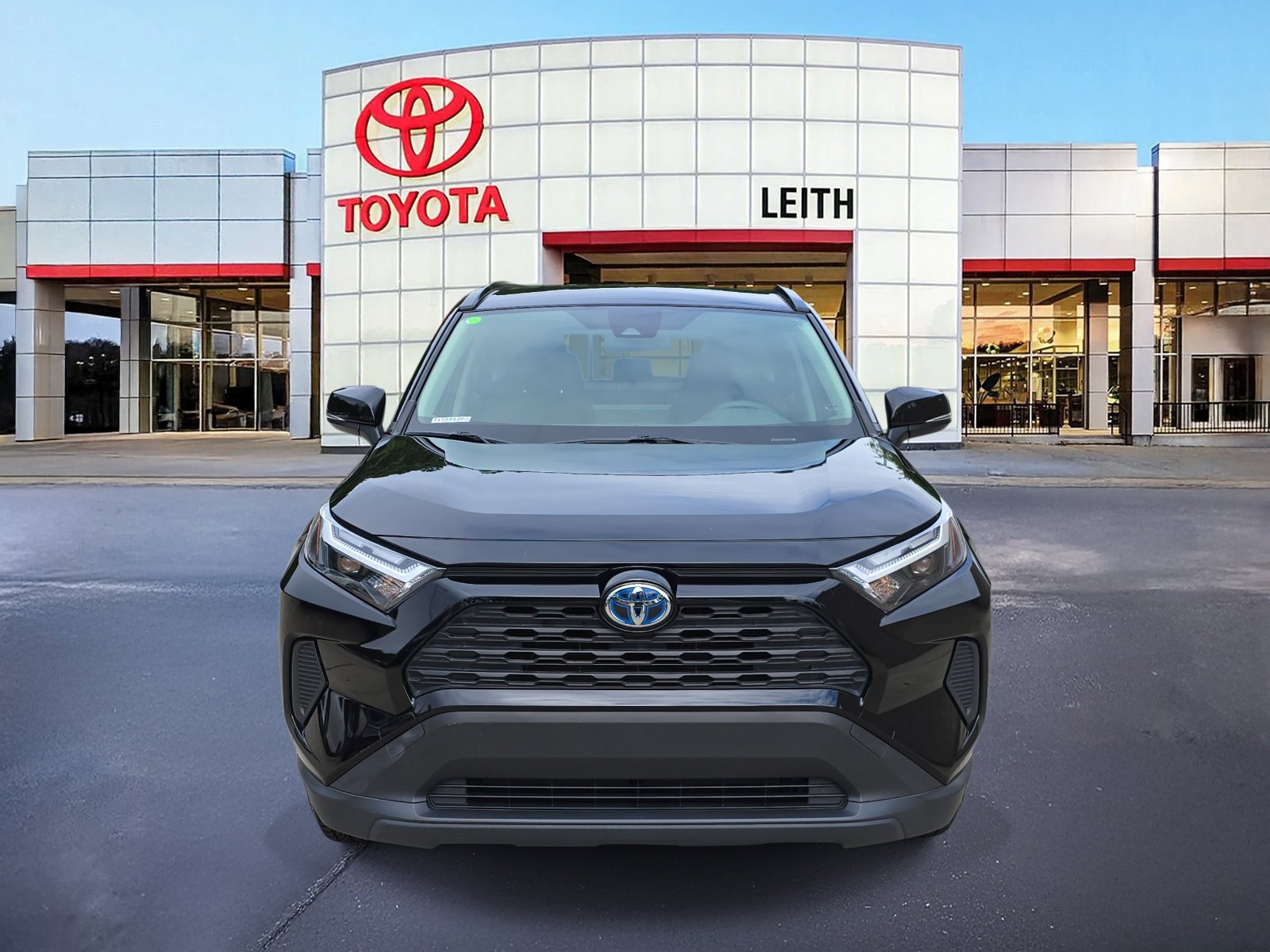 2022 Toyota RAV4 Hybrid XLE photo 2