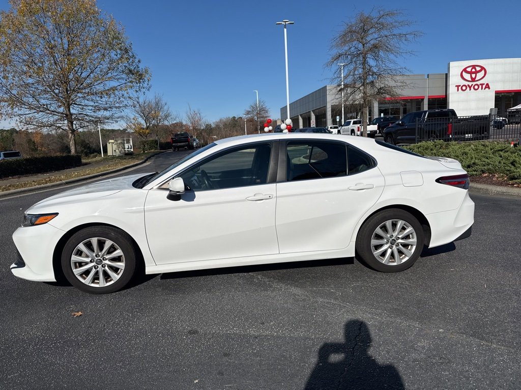 2018 Toyota Camry LE photo 2