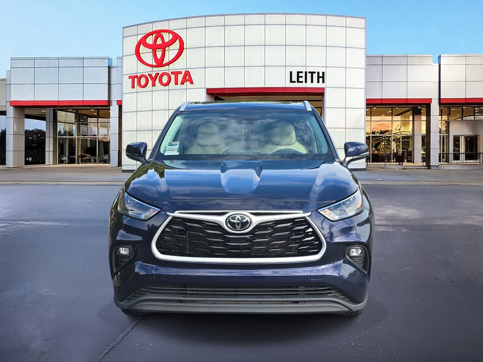 2023 Toyota Highlander XLE photo 2