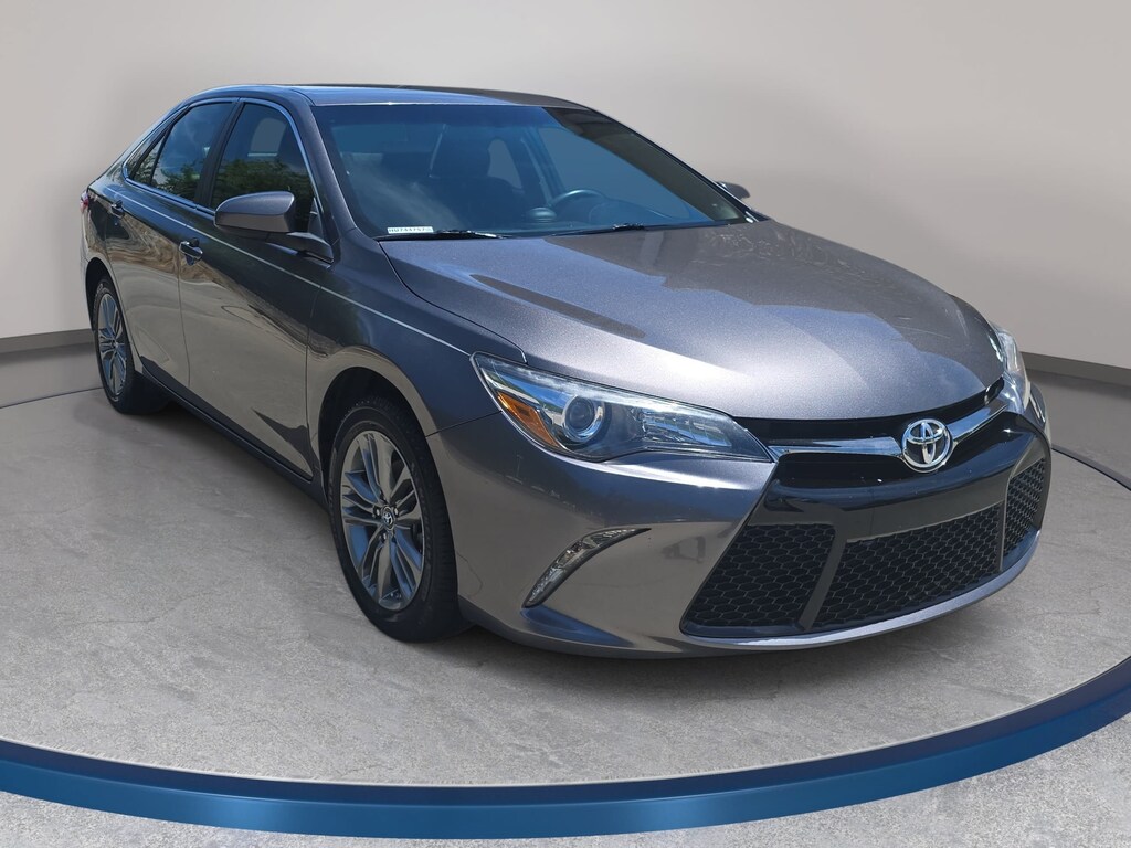Used 2017 Toyota Camry SE Sedan
