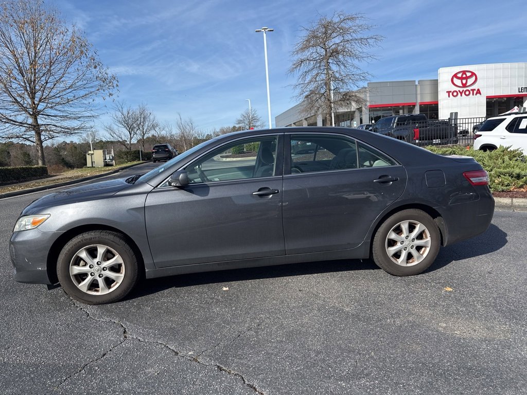 2011 Toyota Camry LE photo 3