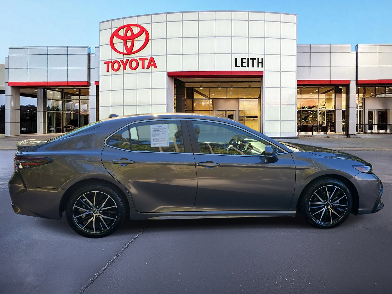 2024 Toyota Camry SE photo 4