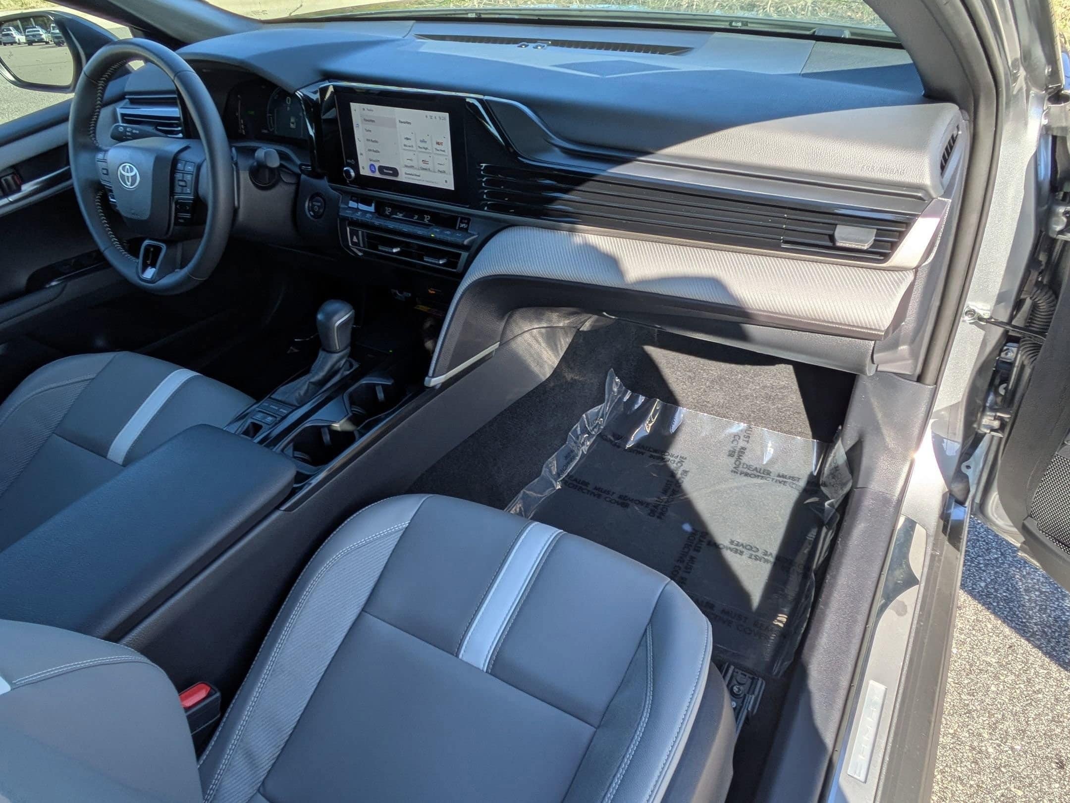 2025 Toyota Camry SE - Photo 25