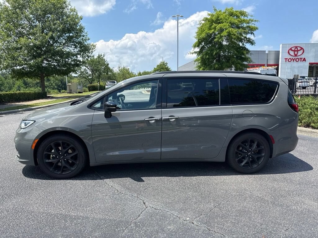 Used 2025 Chrysler Pacifica Limited Van Passenger Van