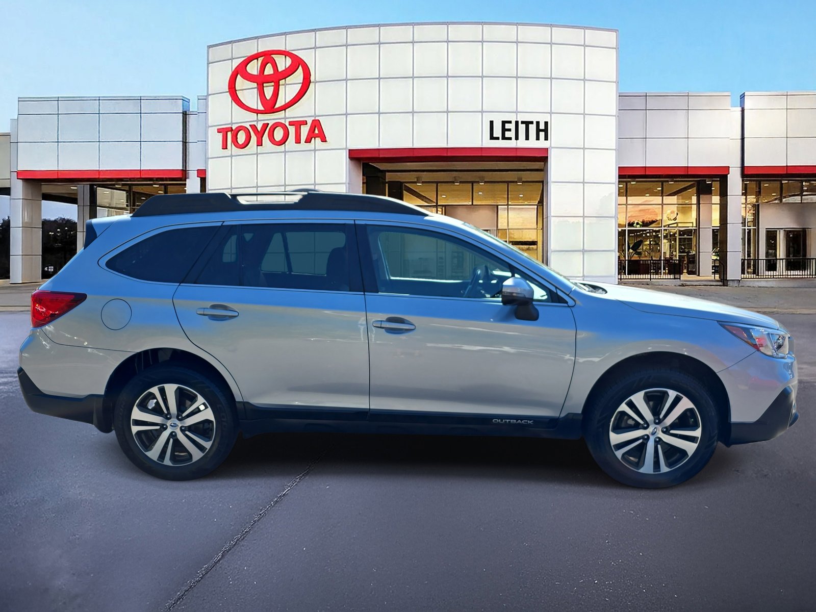 2018 Subaru Outback 2.5i Limited photo 3