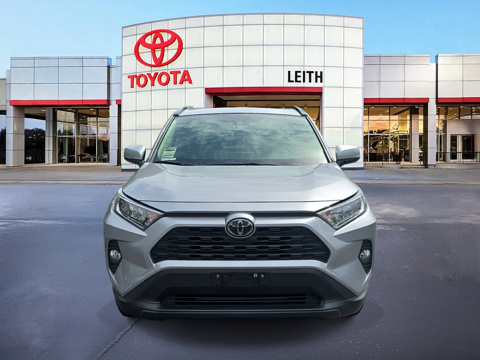 2020 Toyota RAV4 XLE Premium photo 2