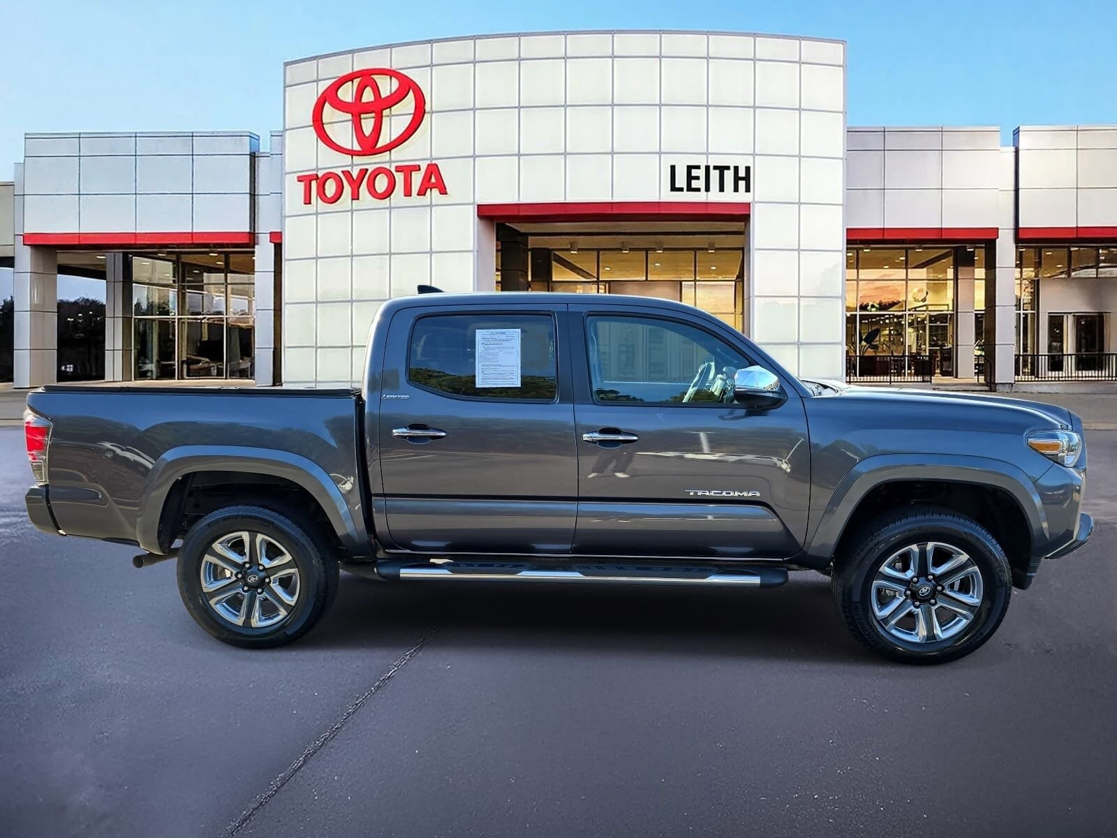 2016 Toyota Tacoma Limited V6 photo 4