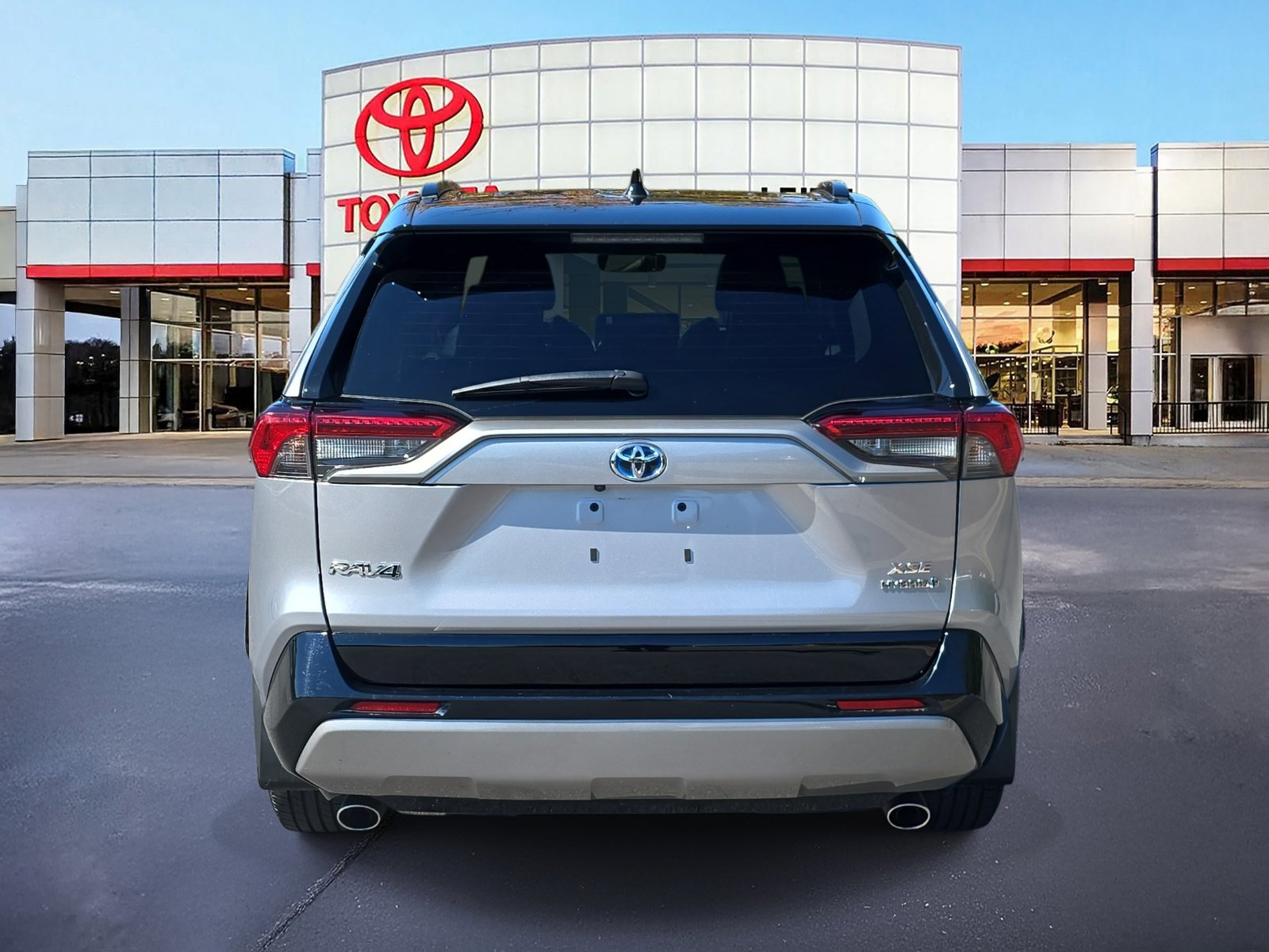 2024 Toyota RAV4 Hybrid XSE photo 3